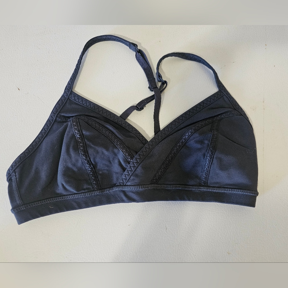 Lululemon Rehearsal Bra Black Size 4